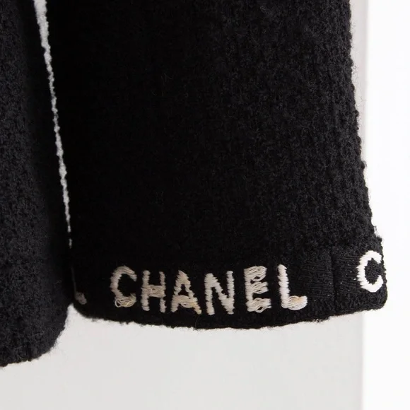Chanel Vintage F/W 1995 Black White Logo Tweed 95A Jacket - Picture 7 of 16